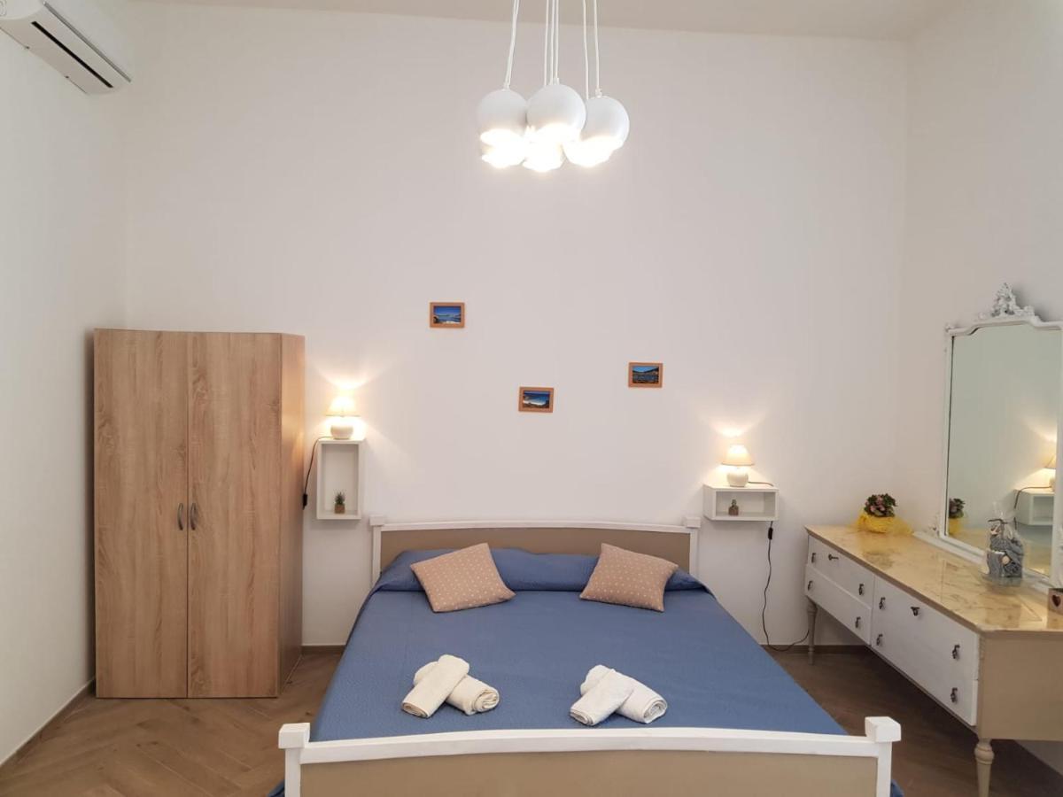 Casa Di Giu Bed & Breakfast Porto Torres Exterior photo